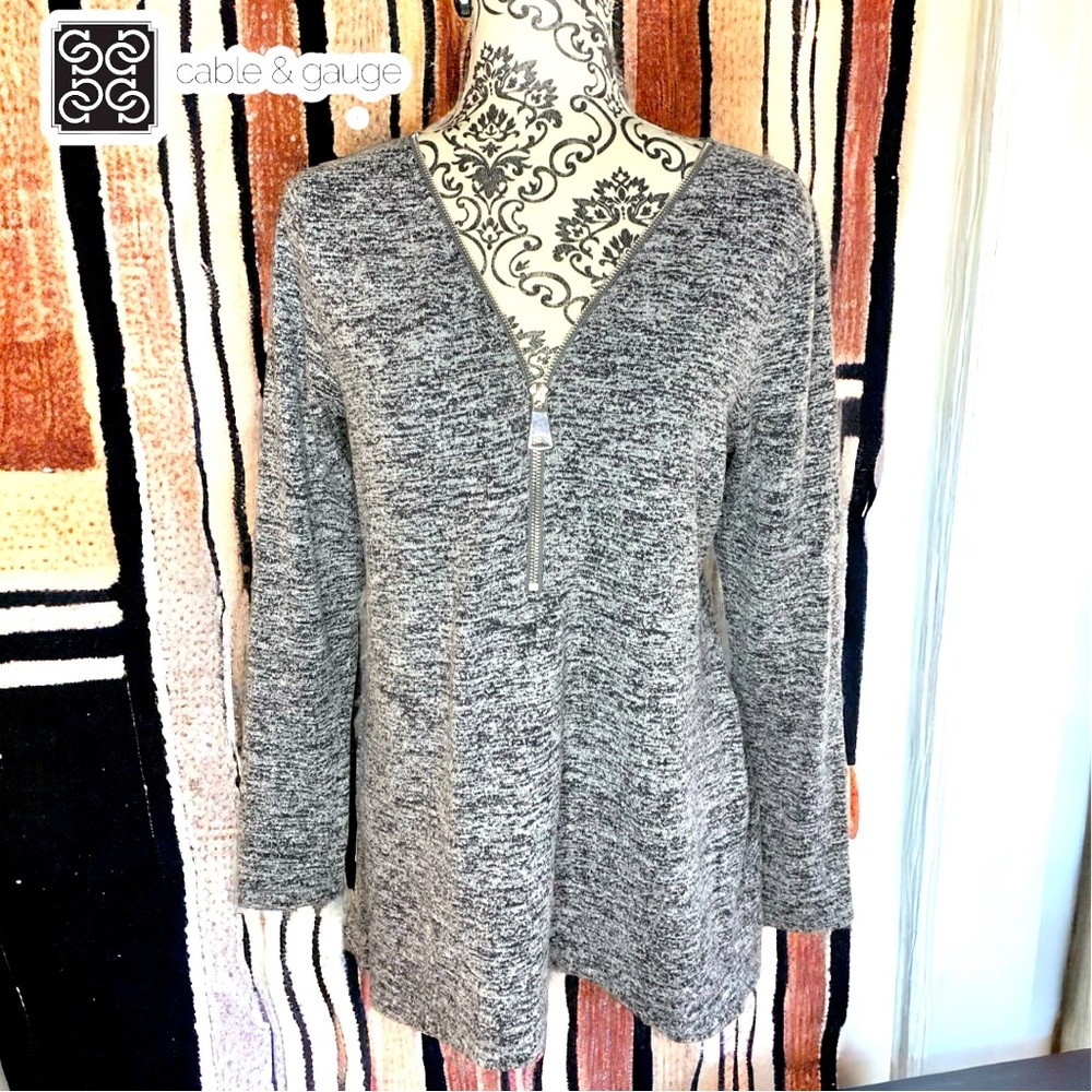 CABLE & GAUGE Women’s sweater with zipper- Medium
